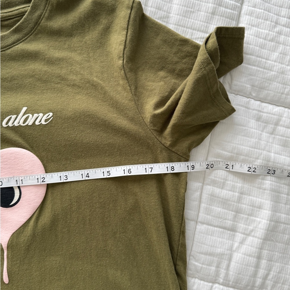 Forever 21 olive green graphic tee with pink heart design - Picture 2 of 4